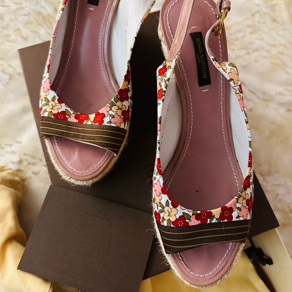 Louis Vuitton open toe heels - Picture 5 of 7